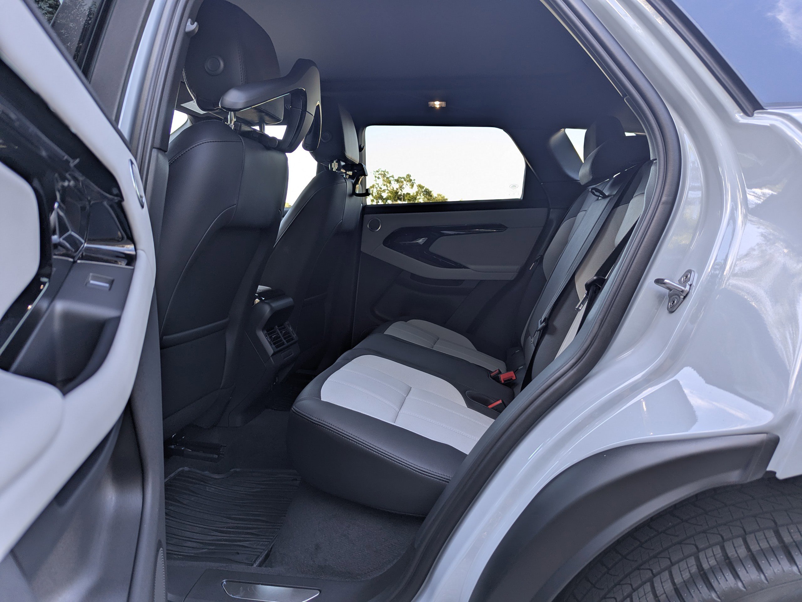 New 2026 Land Rover Range Rover Evoque Dynamic SE image 18