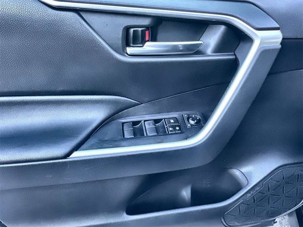 Used 2021 Toyota RAV4 XLE image 15