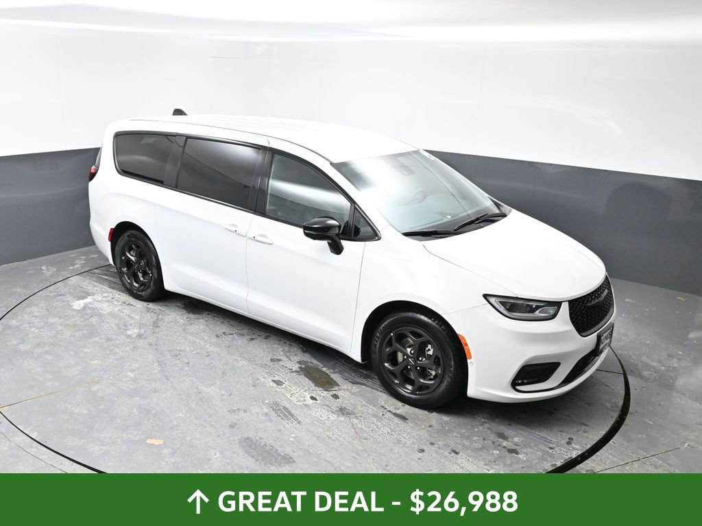 Used 2024 Chrysler Pacifica Select image 44