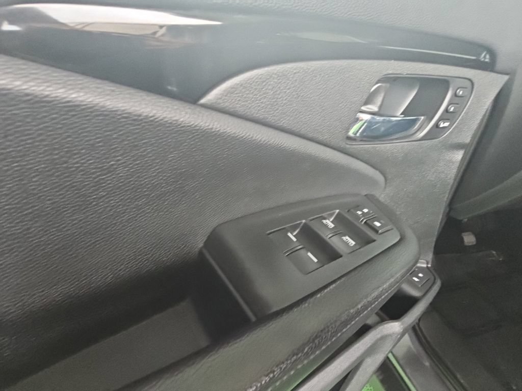Used 2016 Honda Pilot Touring image 12