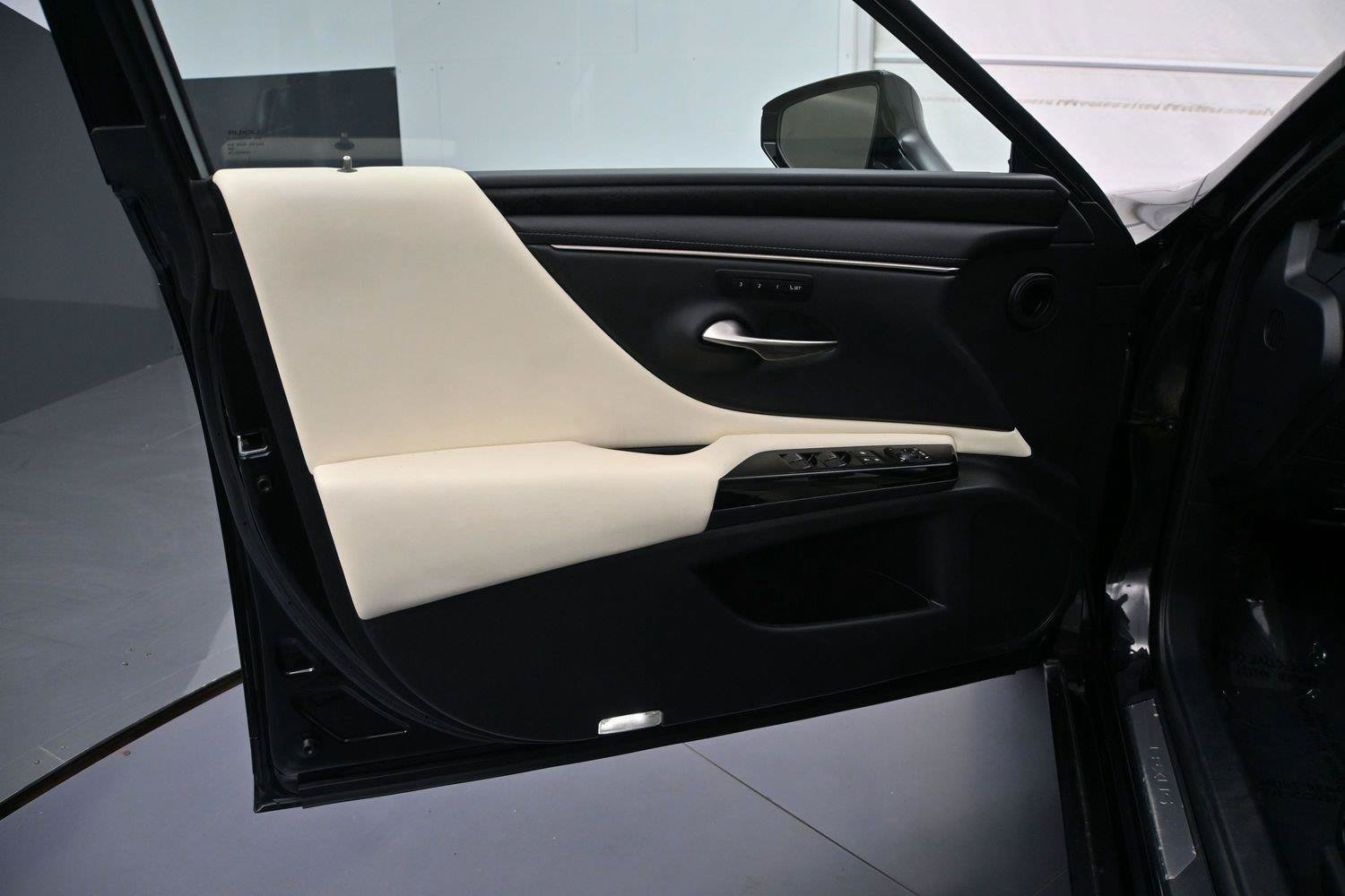 Used 2022 Lexus ES 350 w/ Premium Package FWD image 11