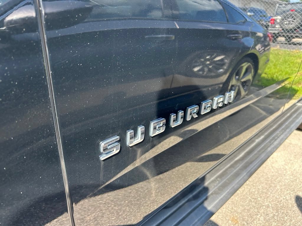 Used 2017 Chevrolet Suburban LT RWD image 7