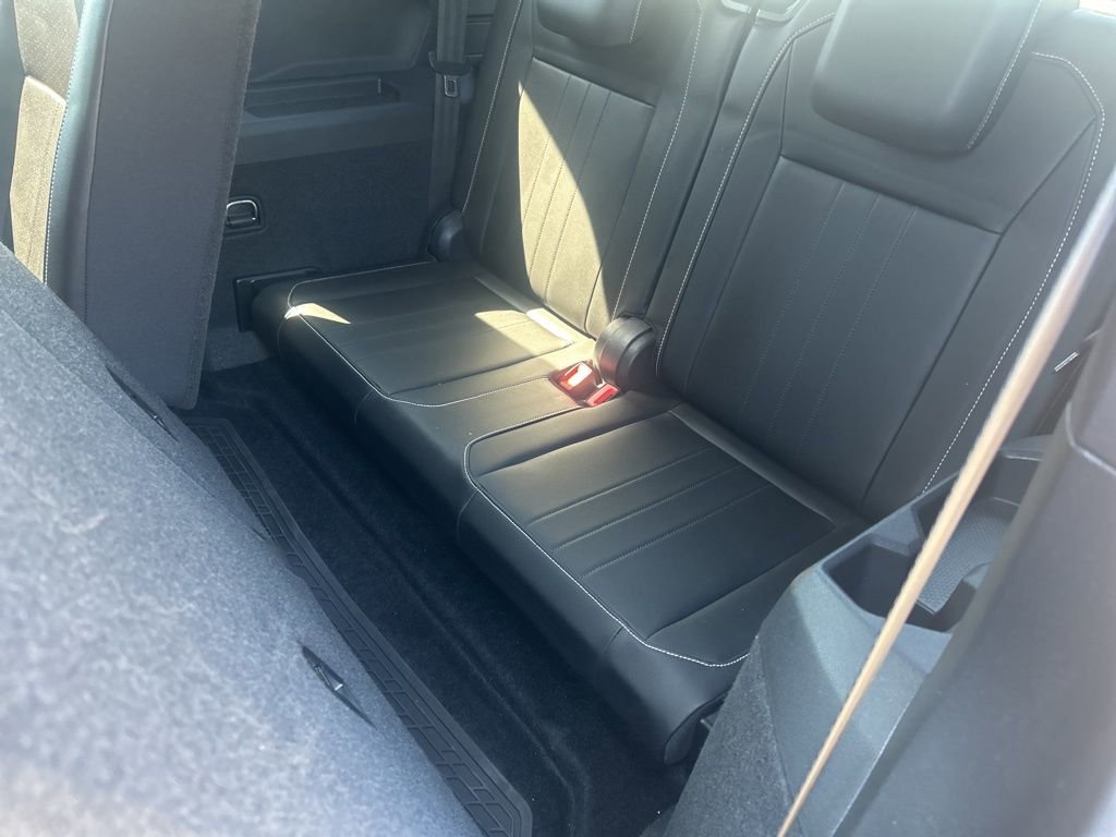 Used 2023 Volkswagen Tiguan SE R-Line image 7