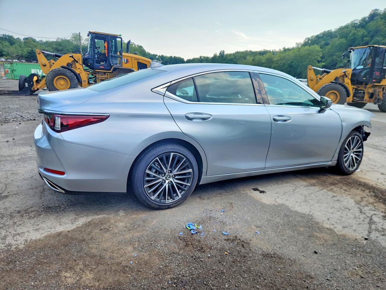 Used 2025 Lexus ES 350 w/ Premium Package FWD image 5