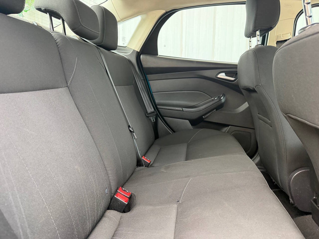 Used 2016 Ford Focus SE w/ Reverse Sensing Package FWD image 21