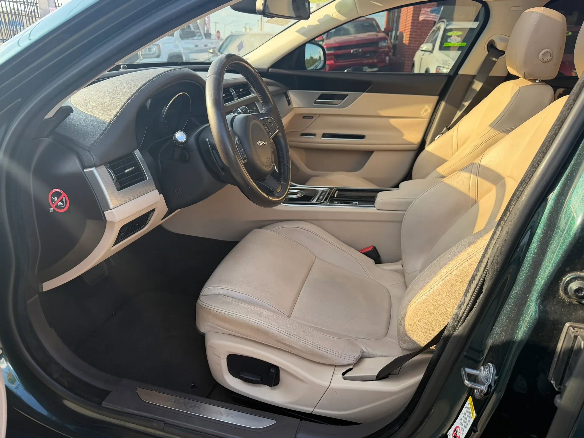 Used 2016 Jaguar XF Premium RWD image 8