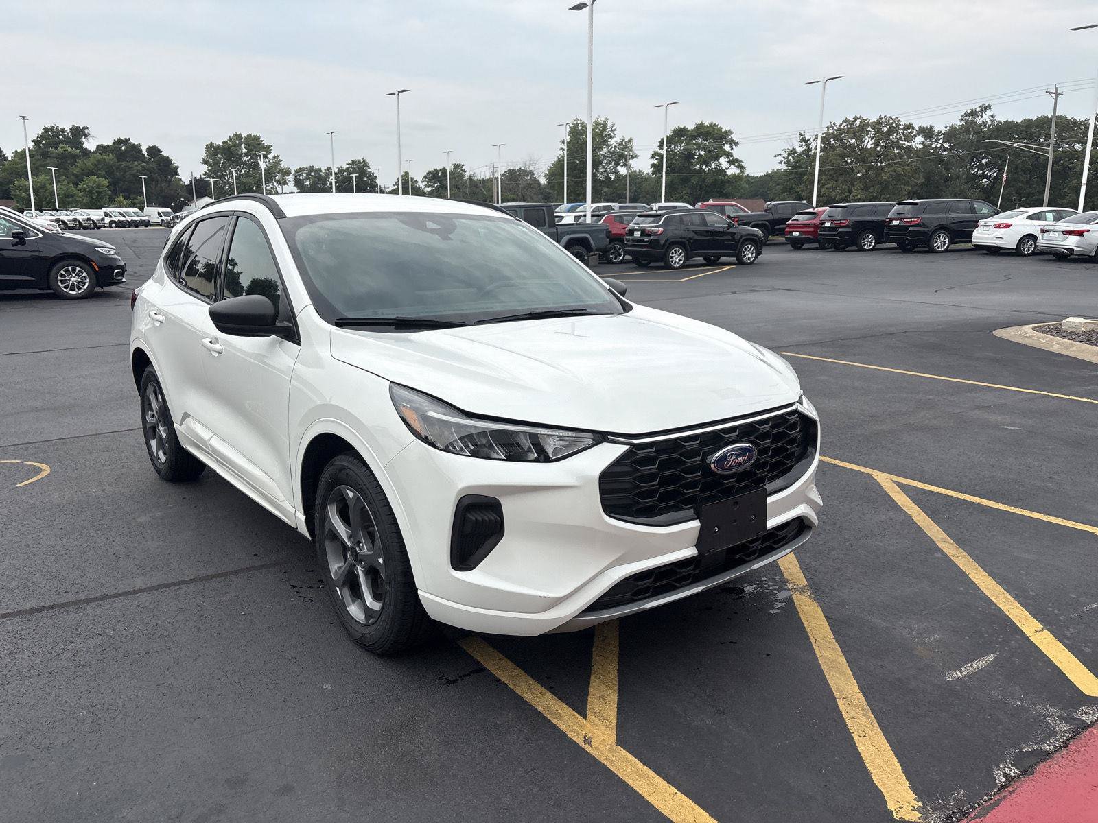 Used 2023 Ford Escape ST-Line w/ Tech Pack #1 AWD/4WD image 3