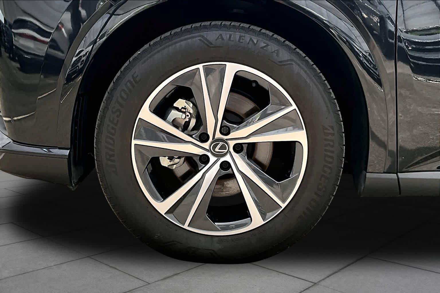 Used 2025 Lexus RX 350 Premium w/ Accessory Package (Z1) FWD image 11