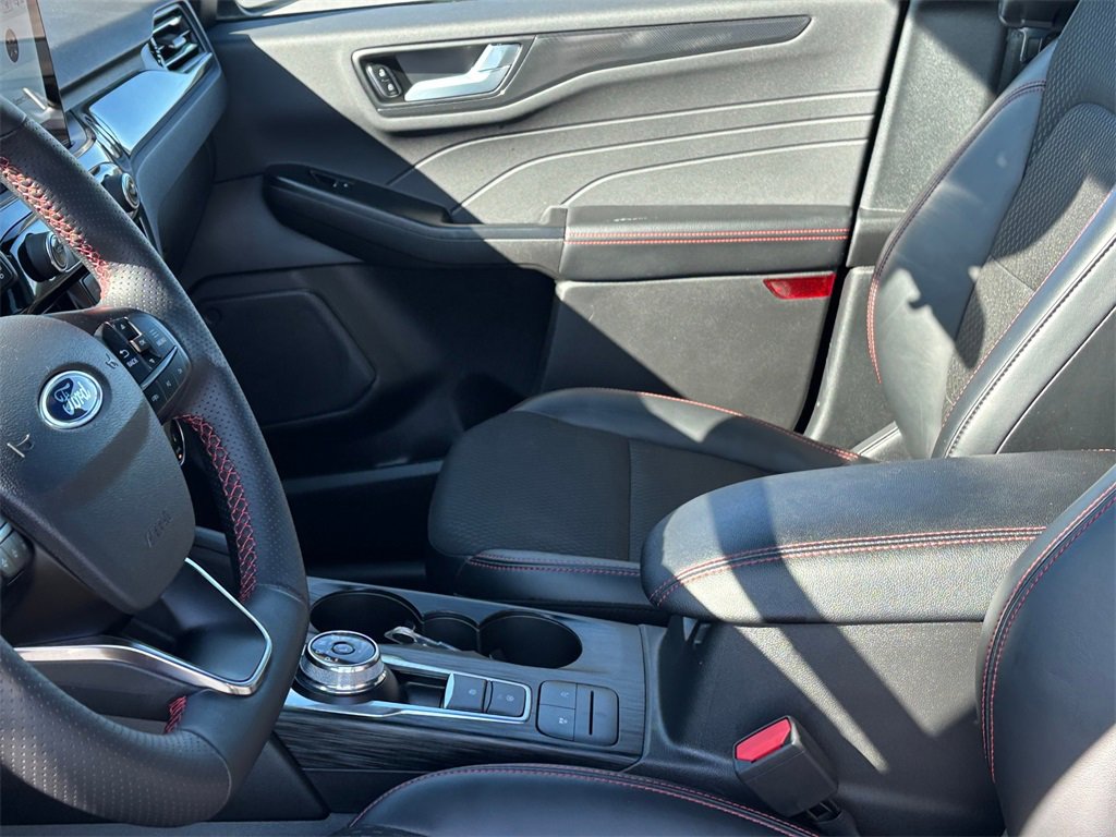 Used 2025 Ford Escape ST-Line image 11