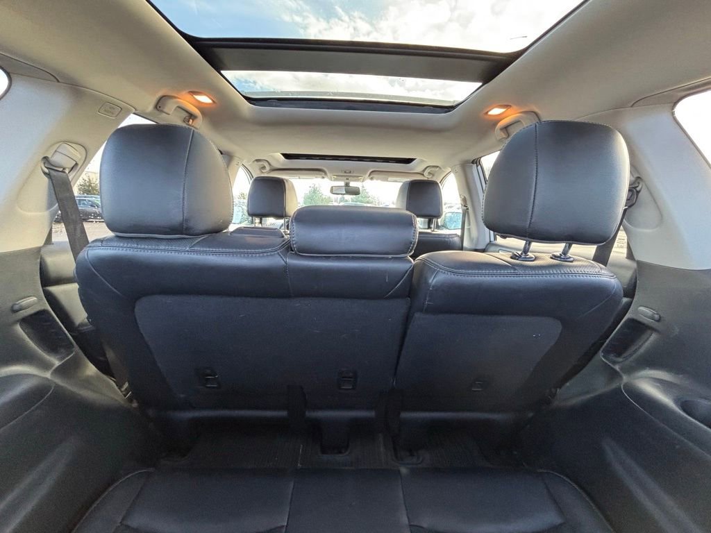 Used 2018 Nissan Pathfinder Platinum image 11