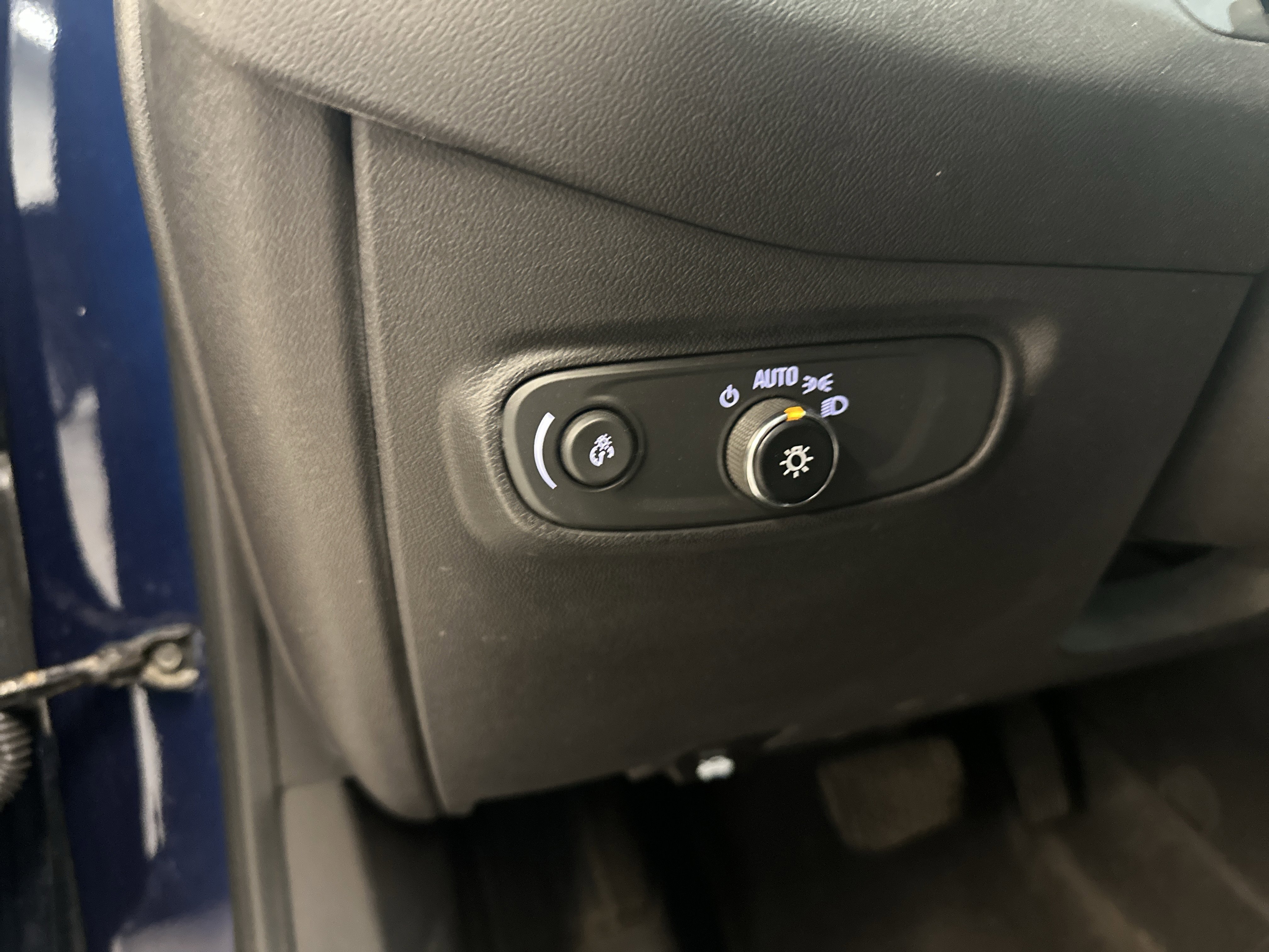 Used 2023 Chevrolet Equinox LT FWD image 18