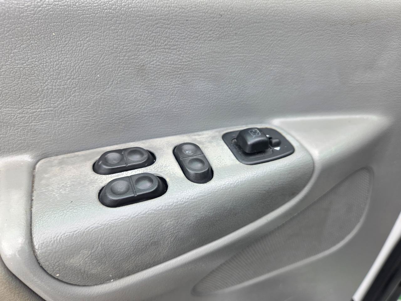 Used 2007 Ford E-150 and Econoline 150 RWD image 16