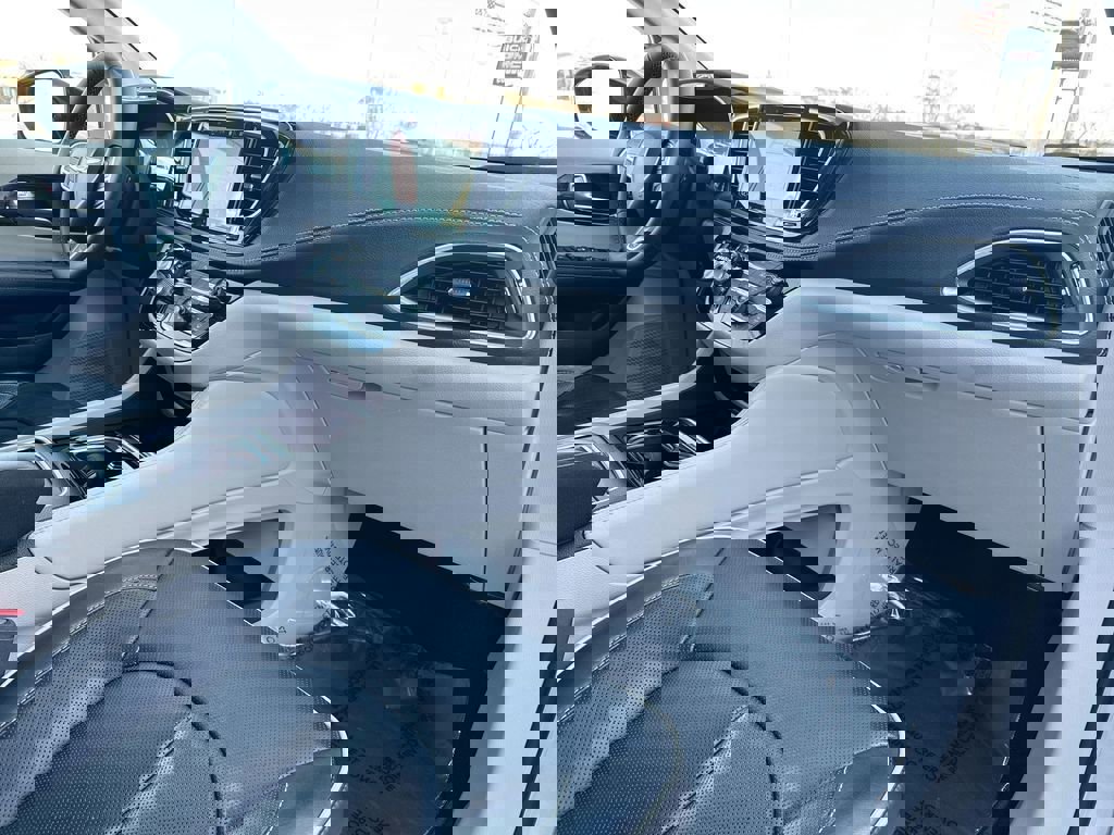 Used 2024 Chrysler Pacifica Limited image 29