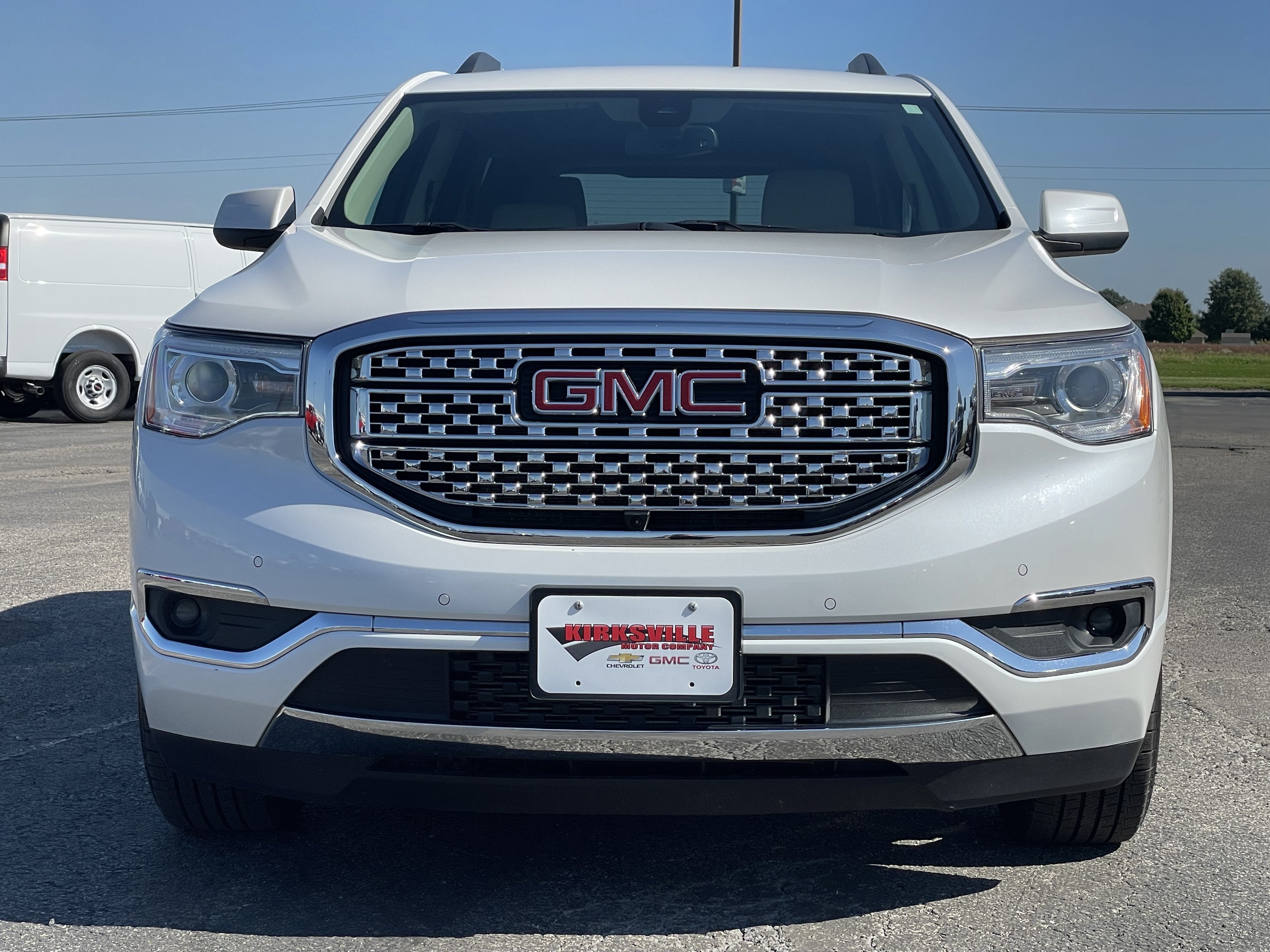Used 2019 GMC Acadia Denali w/ Technology Package FWD image 8