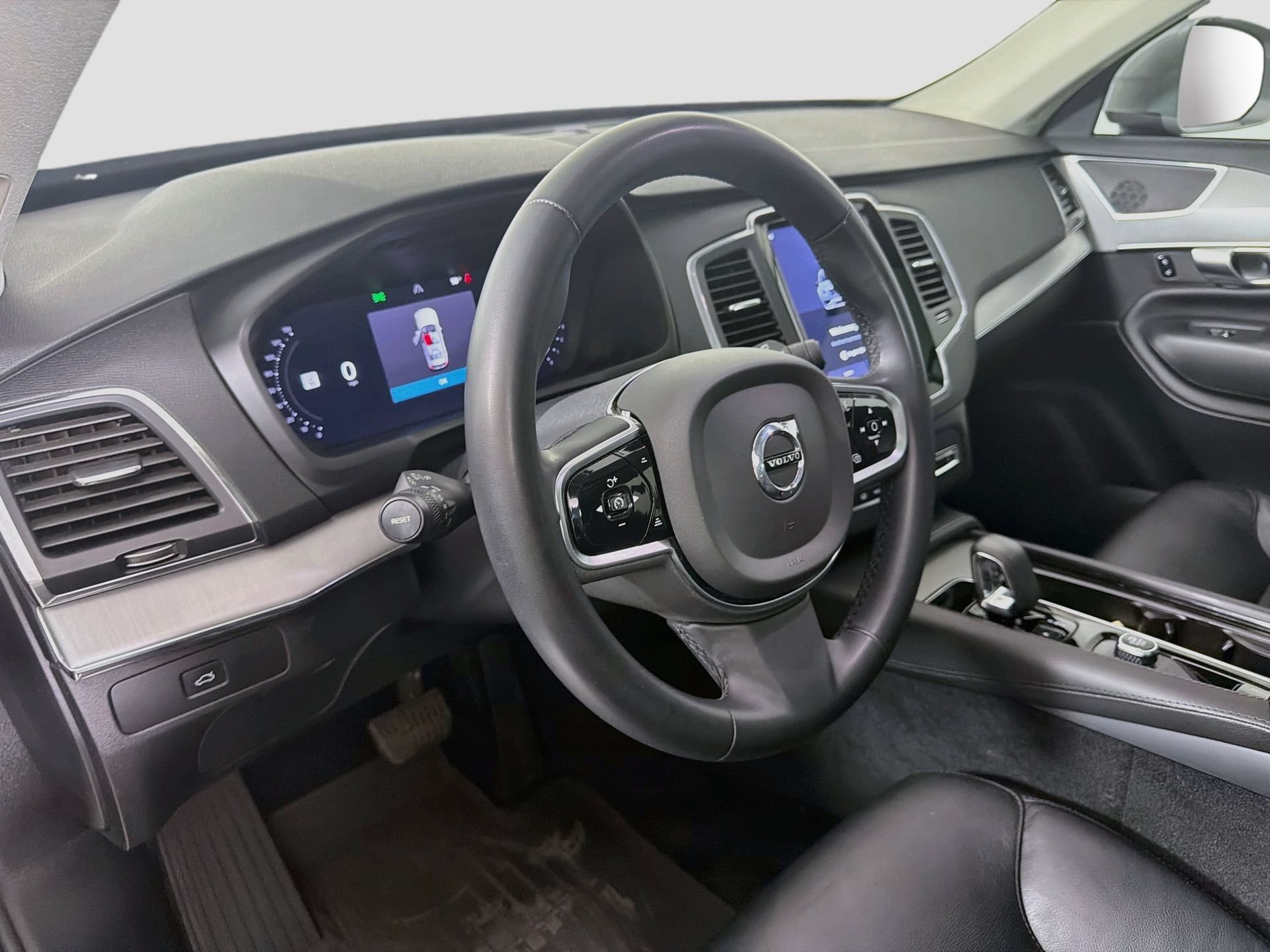 Certified 2023 Volvo XC90 B5 Core w/ Protection Package Premier AWD/4WD image 10