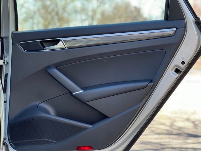 Used 2018 Volkswagen Passat 2.0T SE image 18