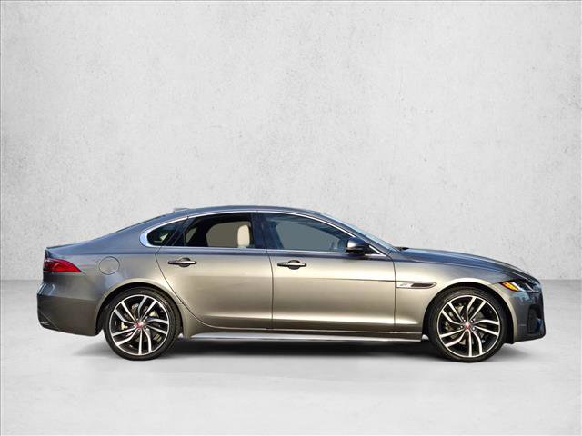 Used 2022 Jaguar XF R-Dynamic SE image 4