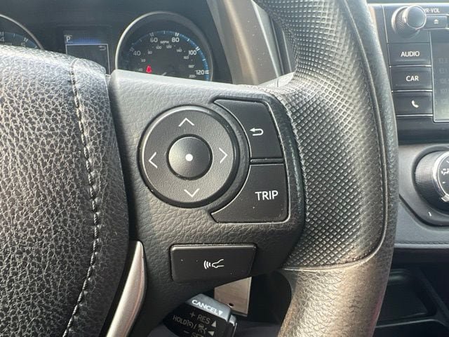 Used 2018 Toyota RAV4 LE AWD/4WD image 20