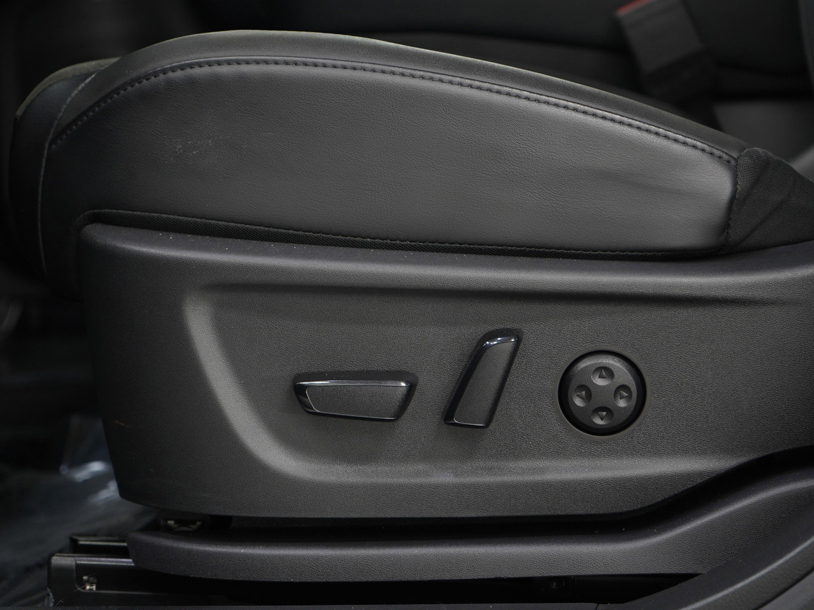 Used 2023 Nissan Ariya AWD image 21