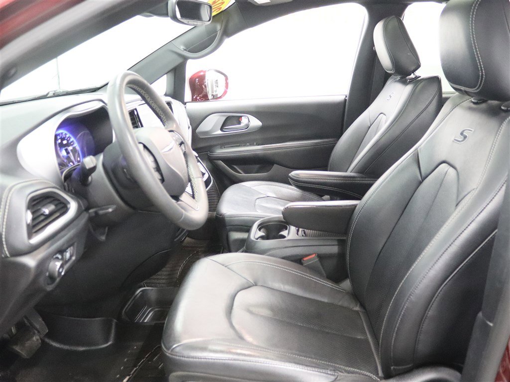 Used 2022 Chrysler Pacifica Touring-L w/ S Appearance Package image 11