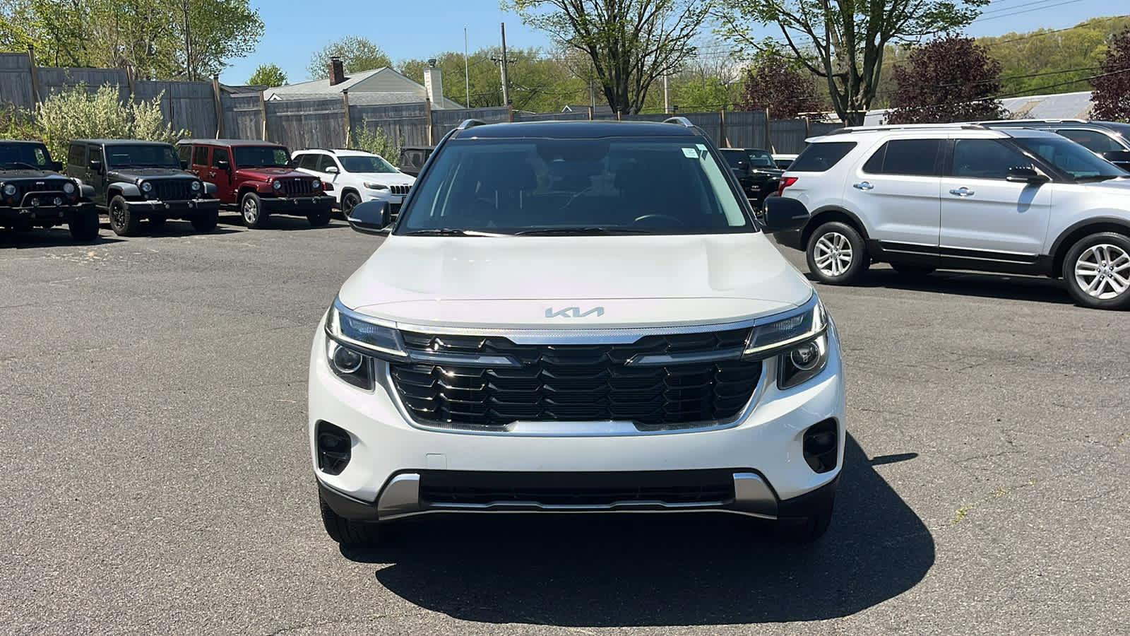 Used 2025 Kia Seltos S AWD/4WD image 2