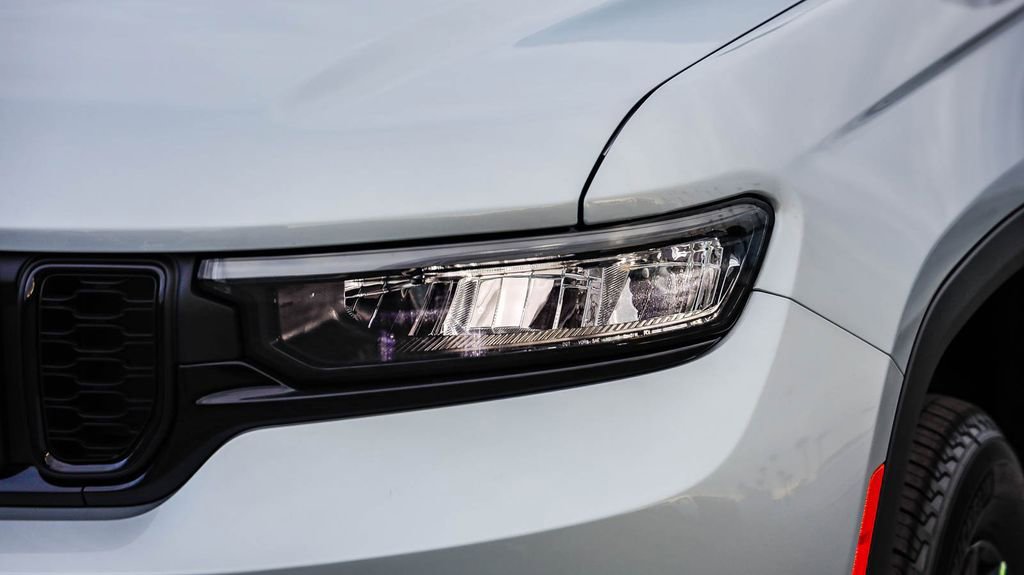 New 2025 Jeep Grand Cherokee L Altitude image 5