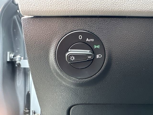 Used 2024 Volkswagen Taos SE image 31