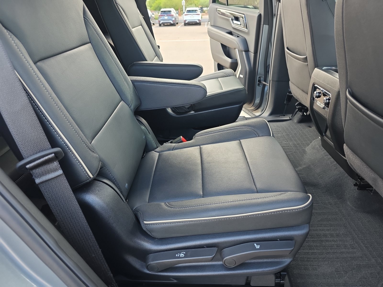 Used 2026 GMC Yukon Elevation AWD/4WD image 18