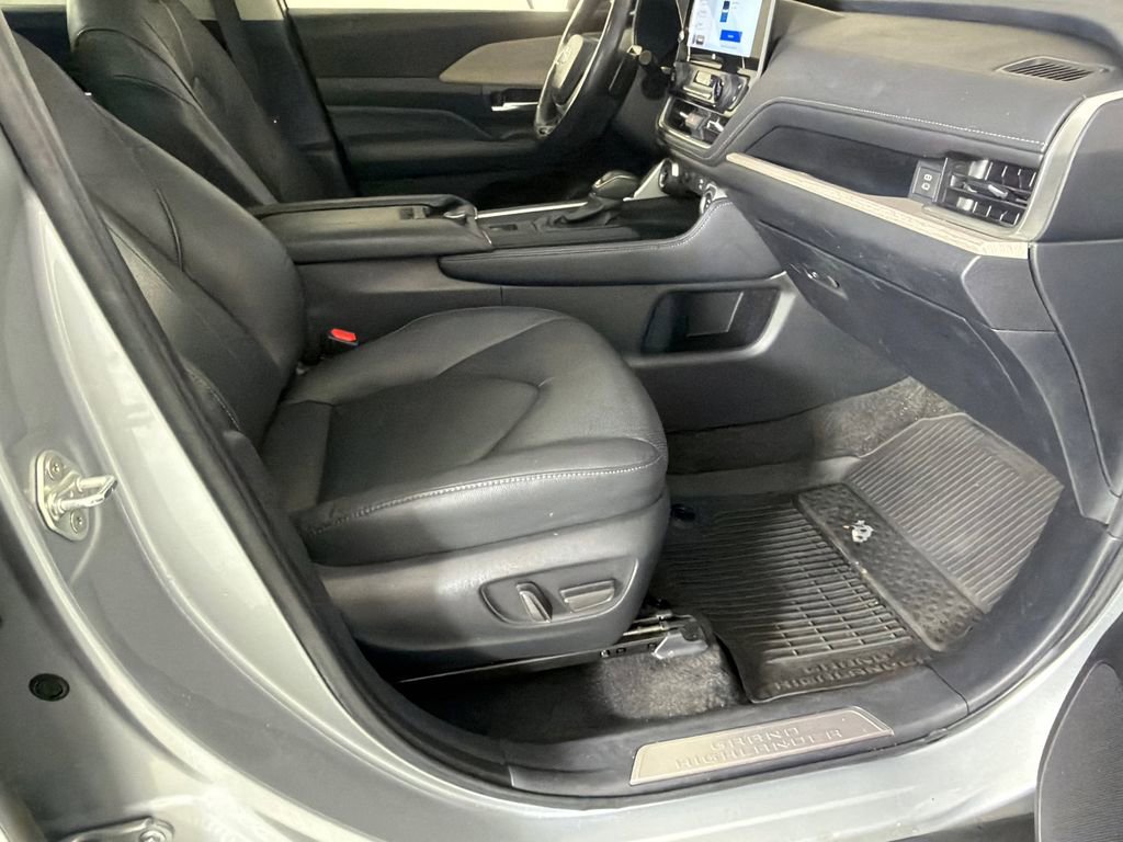 Used 2024 Toyota Grand Highlander AWD image 14