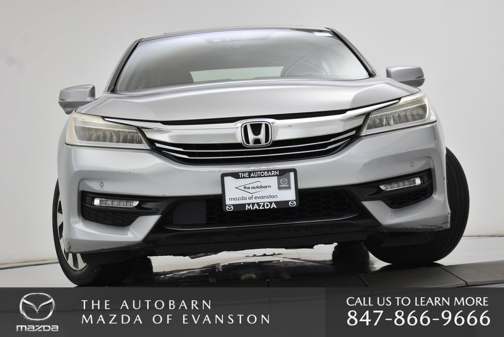 Used 2017 Honda Accord Touring image 5