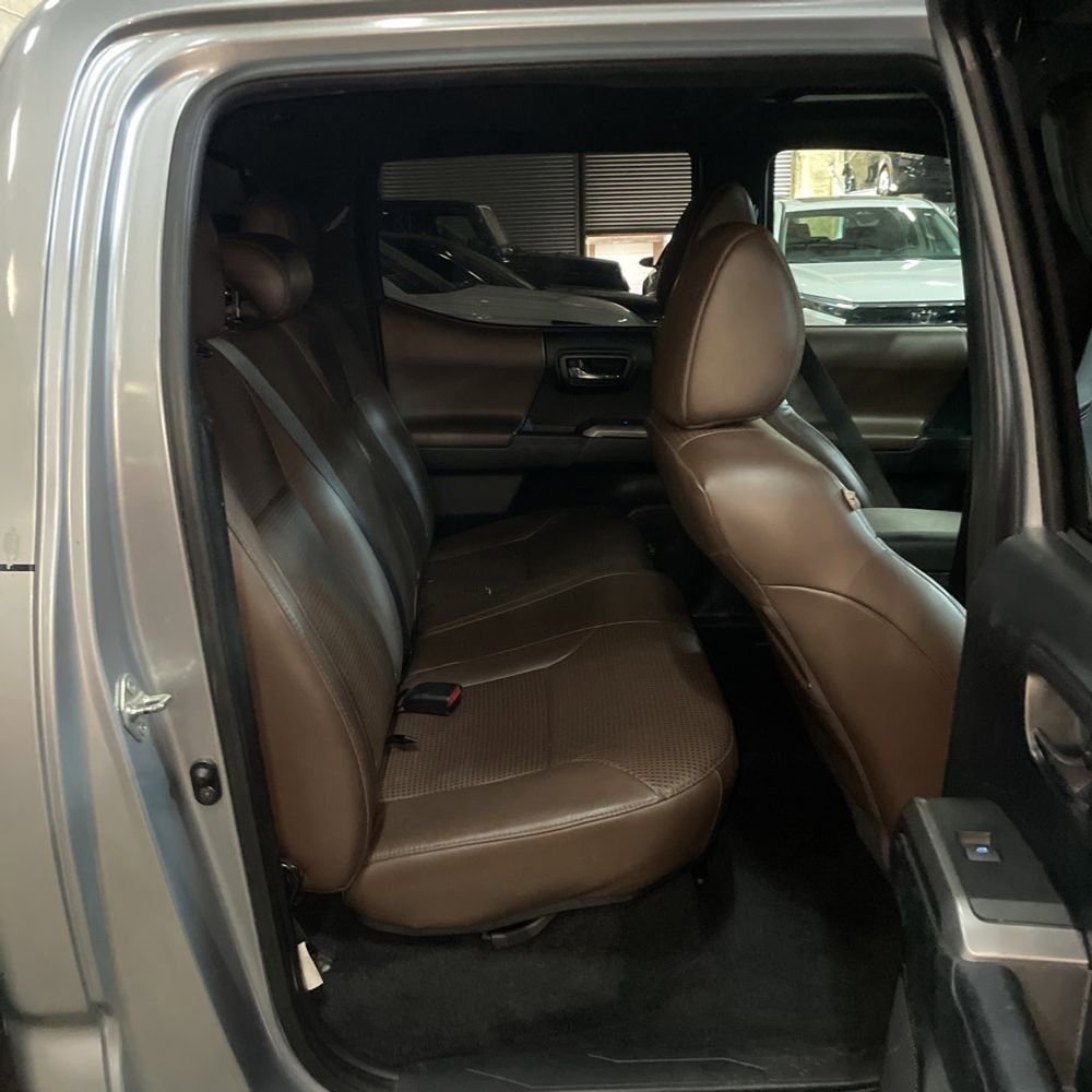 Used 2017 Toyota Tacoma Limited w/ Tow Package image 13