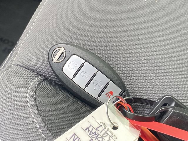 Used 2024 Nissan Titan SV w/ SV Convenience Package image 24