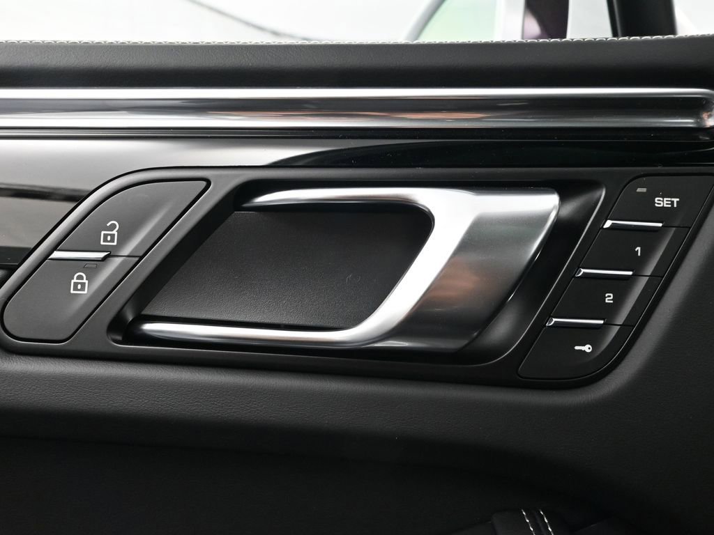 New 2026 Porsche Macan S image 18