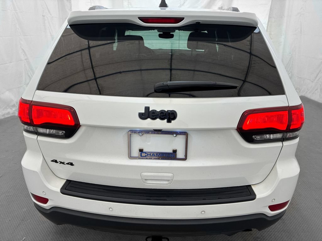 Used 2019 Jeep Grand Cherokee Laredo AWD/4WD image 5