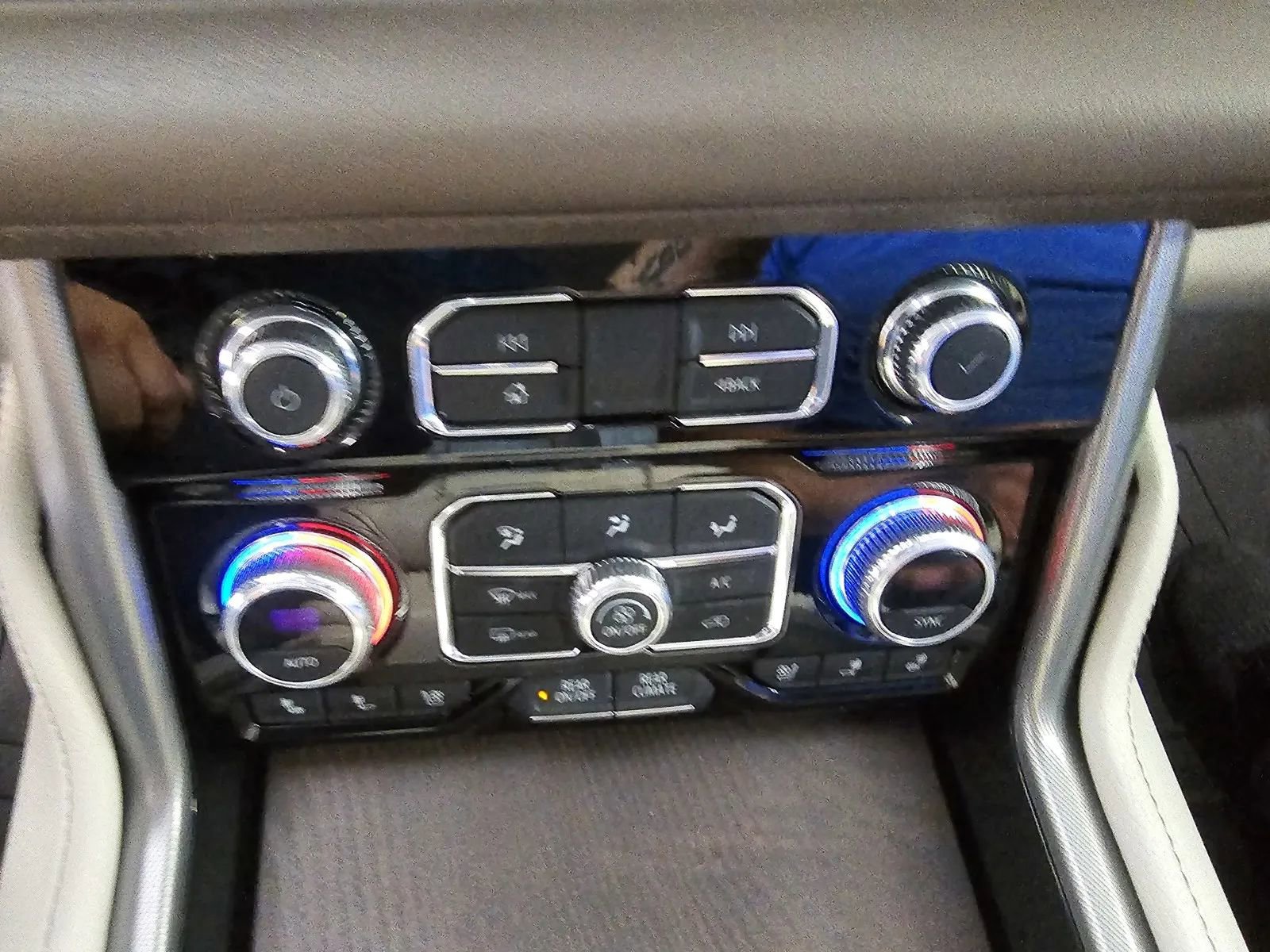 Used 2022 GMC Yukon Denali RWD image 19