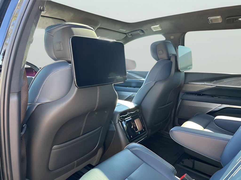 New 2026 Cadillac Escalade IQ Luxury 2 w/ LPO, Floor Liner Package AWD/4WD image 28