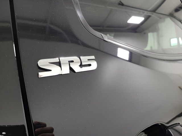 Used 2019 Toyota Tacoma SR5 AWD/4WD image 9