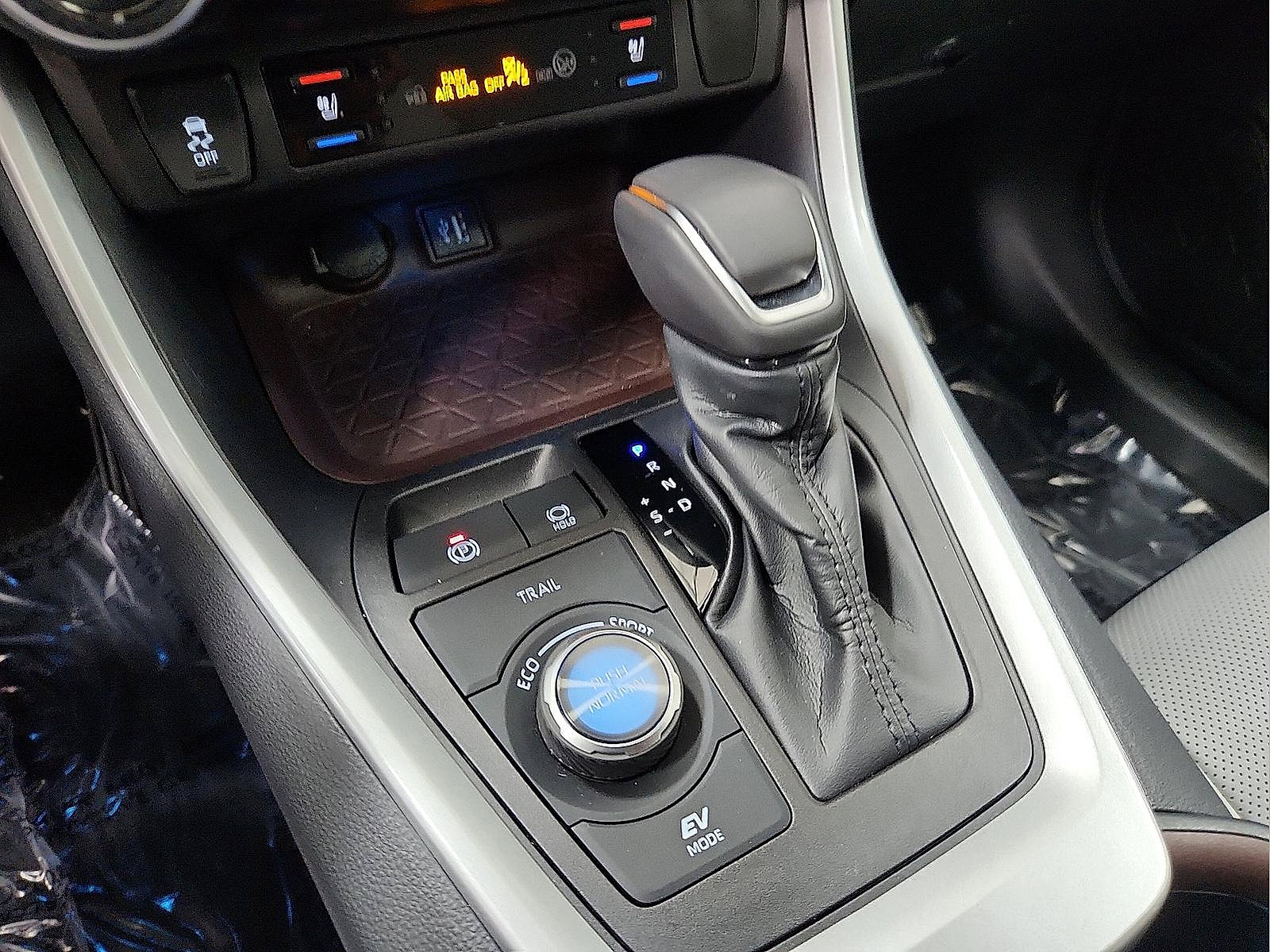 Used 2025 Toyota RAV4 Limited AWD/4WD image 12