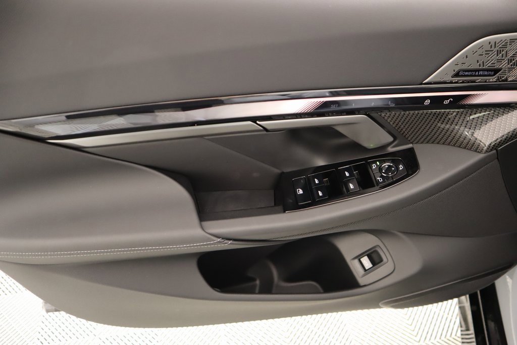 New 2026 BMW 550e xDrive image 17