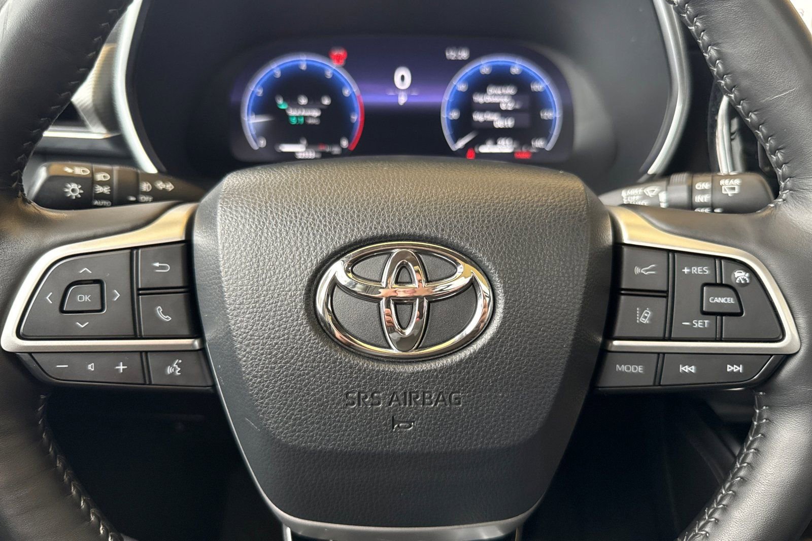 Used 2024 Toyota Highlander Platinum image 26