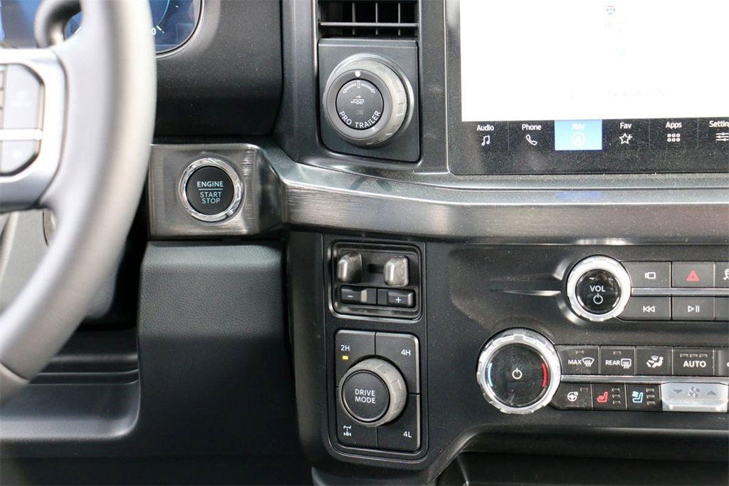 New 2026 Ford F250 Lariat w/ Black Appearance Package image 36