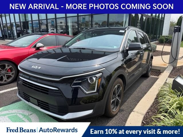 Used 2023 Kia Niro EX w/ EX Cold Weather Package FWD image 3