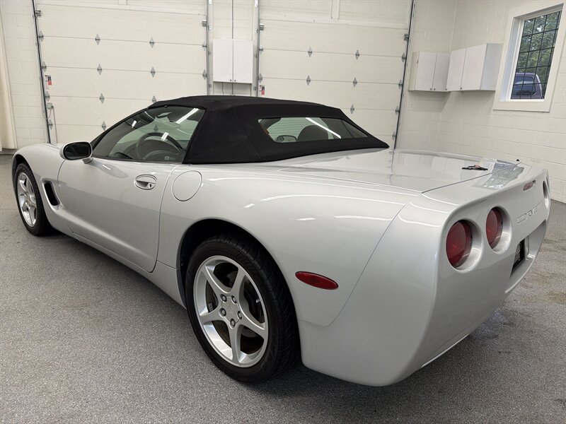 Used 2001 Chevrolet Corvette Convertible w/ Preferred Equipment Group1 RWD image 15