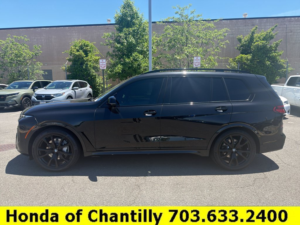 Used 2023 BMW X7 xDrive40i w/ M Sport Package AWD/4WD image 4