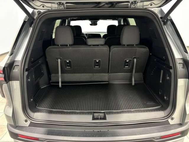 New 2027 Chevrolet Traverse LT w/ Driver Confidence Package FWD image 7