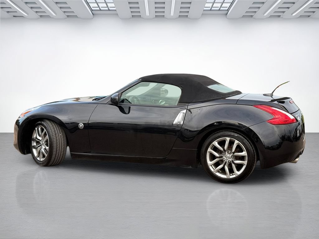 Used 2011 Nissan 370Z Touring RWD image 9