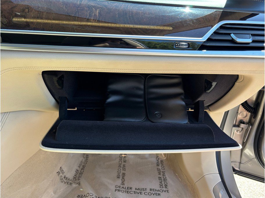 Used 2016 BMW 750i RWD image 50