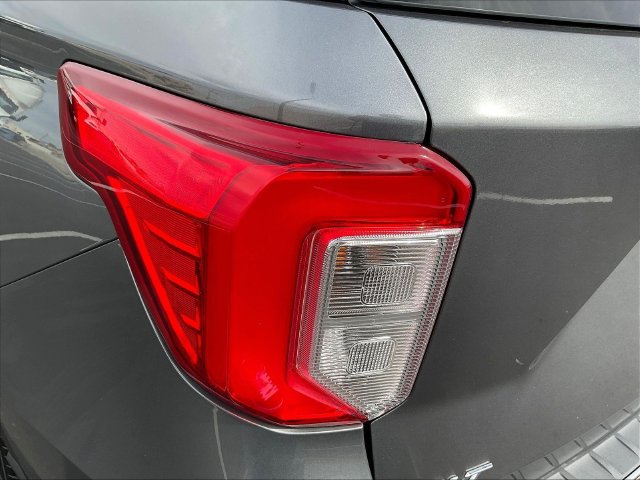 Used 2023 Ford Explorer XLT w/ Equipment Group 202A RWD image 25