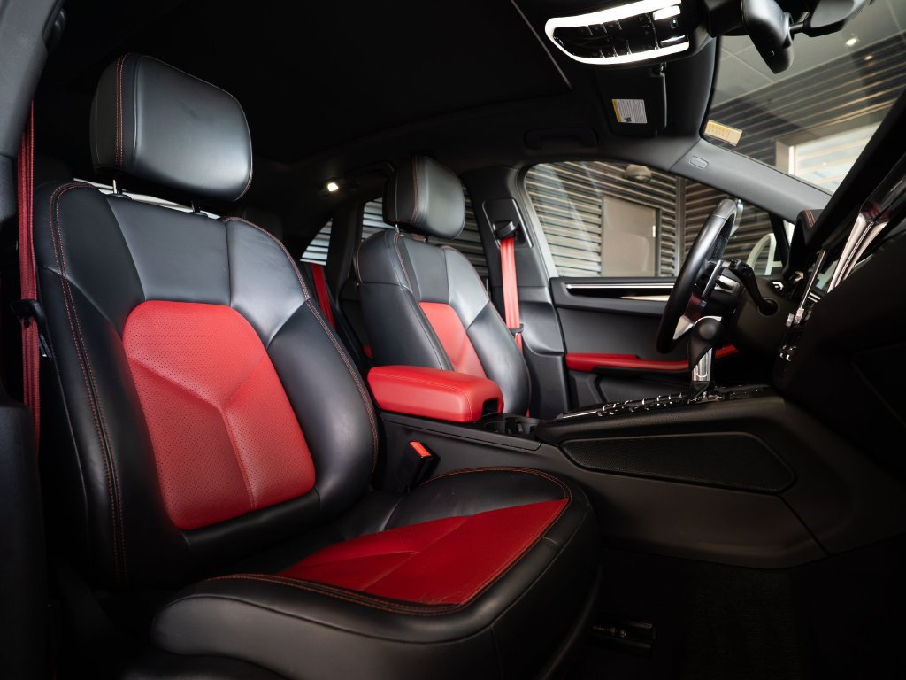 Certified 2021 Porsche Macan AWD/4WD image 29