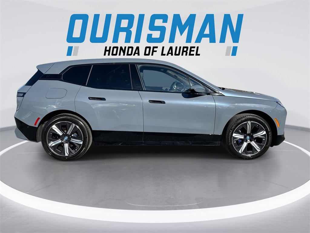 Used 2023 BMW iX xDrive50 w/ Sport Package image 9